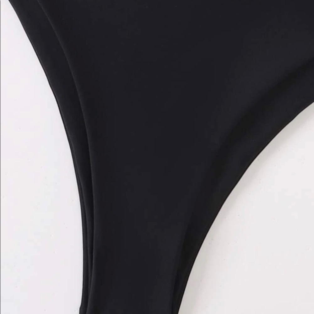 Strappy black corset style bikini - Picture 4 of 7